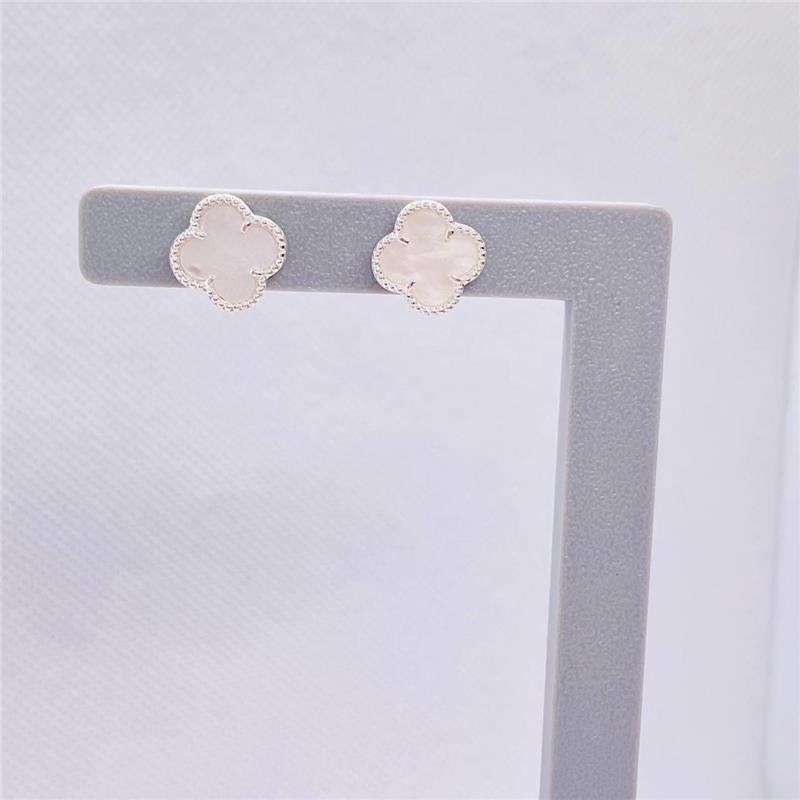 BRINCO TREVO VAN CLEEF BRANCO