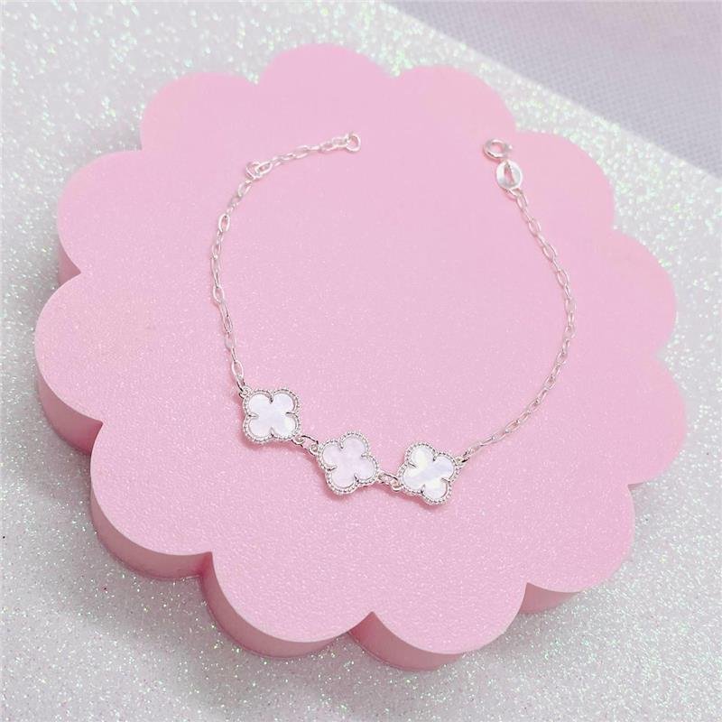 PULSEIRA VAN CLEEF 3 TREVOS BRANCO JUNTOS